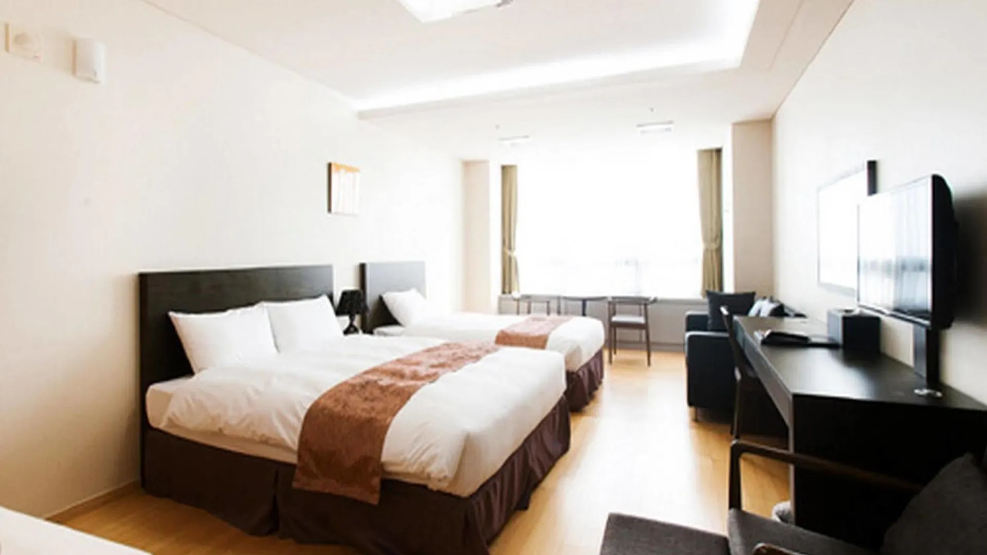 Hotel Hu Incheon Airport 4*,